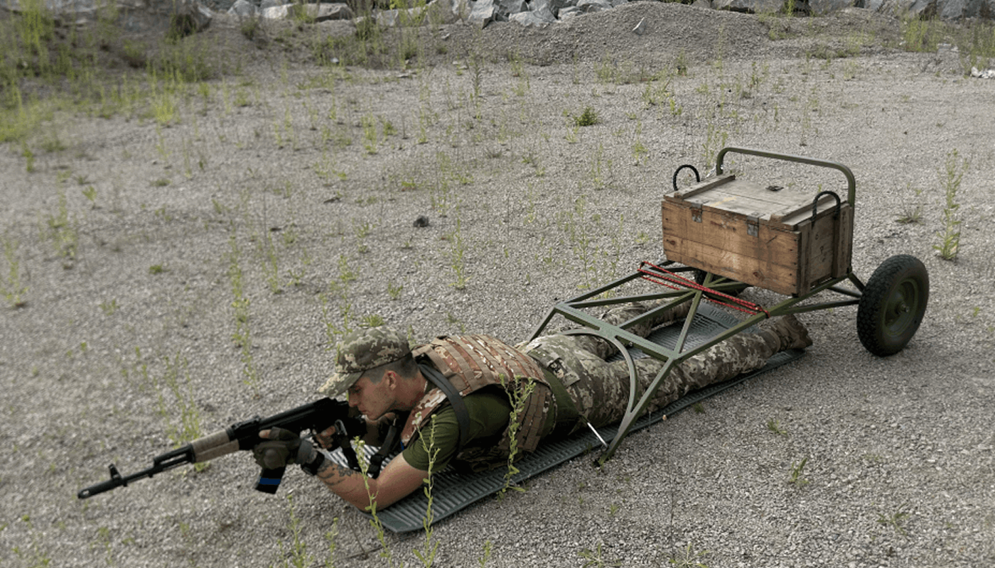 Продукт Brammer: військовий на тактичній платформі для стрільби лежачи - інновації в обороні, спорядження для військових Україна
