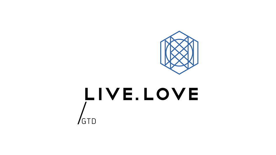 Лінійний логотип LIVE.LOVE GTD: чорний текст та синій гексагональний елемент з ліній на білому фоні