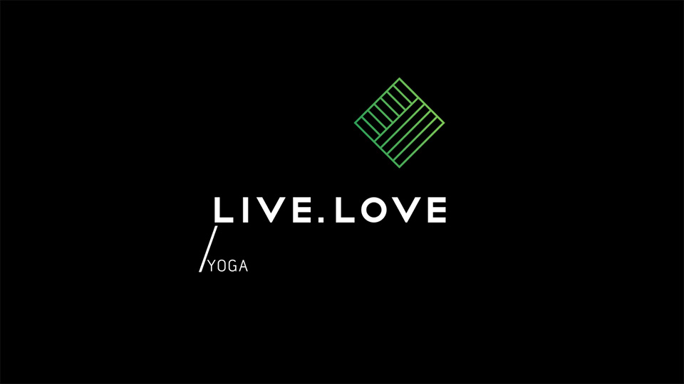 Лінійний логотип LIVE.LOVE Meditation: білий текст та бірюзовий геометричний елемент на темному фоні