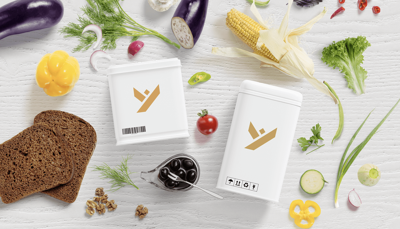 Мокап упаковок "Я живий!": логотип на білих банках серед свіжих овочів та хліба - логотип для здоров'я Україна, wellness проект